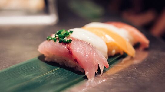 Pokrmy z čerstvých ryb jsou v japonské stravě zásobárnou bílkovin a mastných kyselin